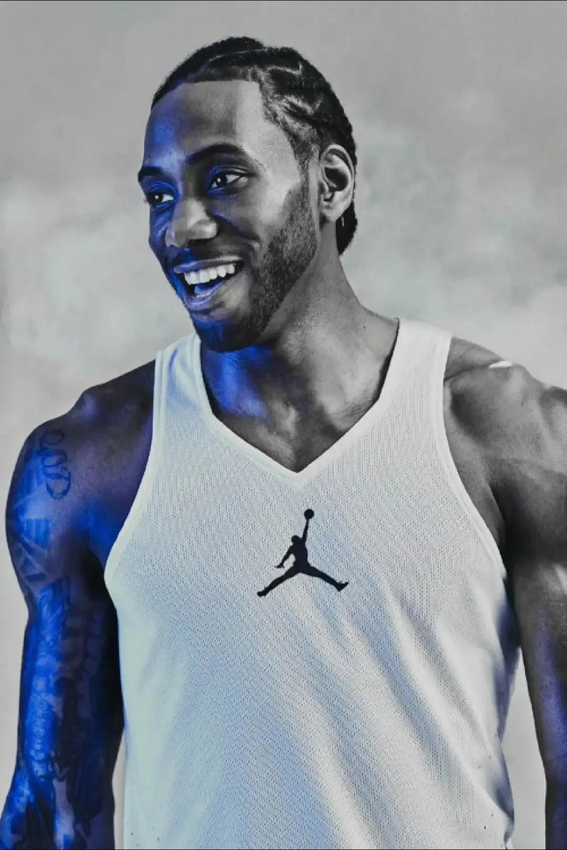 2025赛季，成都蓉城以红焰为刃、热血为甲，在三...（2025赛季，成都蓉城执赤焰为锋、披热血为甲，在三...）