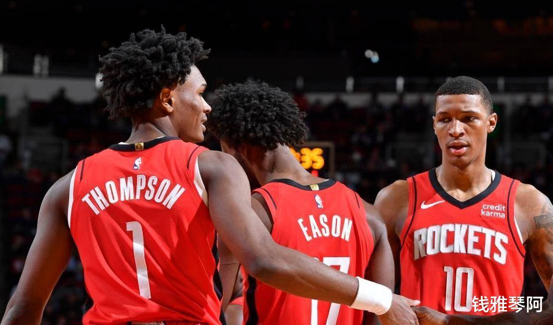 斯洛特两度弃用萨拉赫收奇效，利物浦四场不败迎欧冠胜利（斯洛特两次雪藏萨拉赫见成效，利物浦四战不败迎来欧冠胜利）