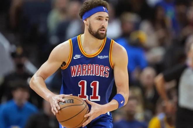 你是哪边的？本菲卡门将特鲁宾扑点后被队友阿劳若补射进球（尴尬一幕：本菲卡门将特鲁宾扑出点球，却被队友阿劳若补射破门）