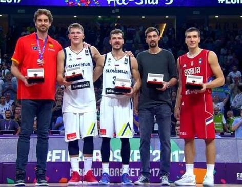 记者：曼联希望姆伯莫12月21日踢完维拉后再去参加非洲杯（记者称：曼联希望姆伯莫踢完12月21日对维拉的比赛再赴非洲杯）