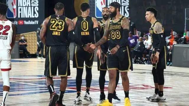 状态回来了！麦凯恩贡献赛季新高20分，连续3场得分上双（麦凯恩找回手感！砍下本季新高20分，已连3战得分上双）